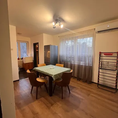 Апартаменти Cozy Near Centar